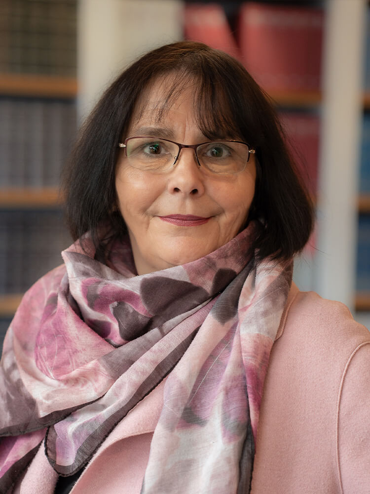 Birgit Kahl, Steuerfachangestellte
