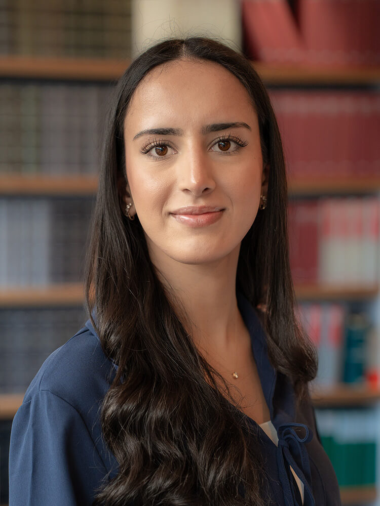 Ronahi Cakar, Auszubildende